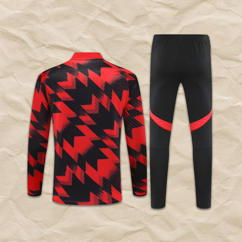 Manchester United Red & Black Tracksuit 2025/26!